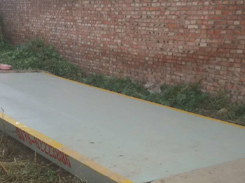 濮陽中原石油勘探局新習(xí)農(nóng)場(chǎng)15噸地磅